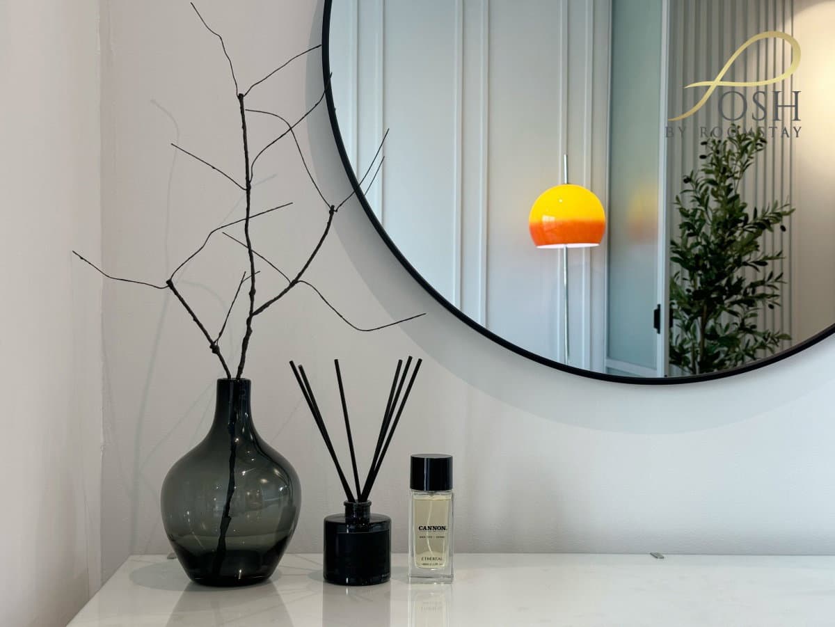 dCondo Creek, newly renovated Mid-Century style - image 8