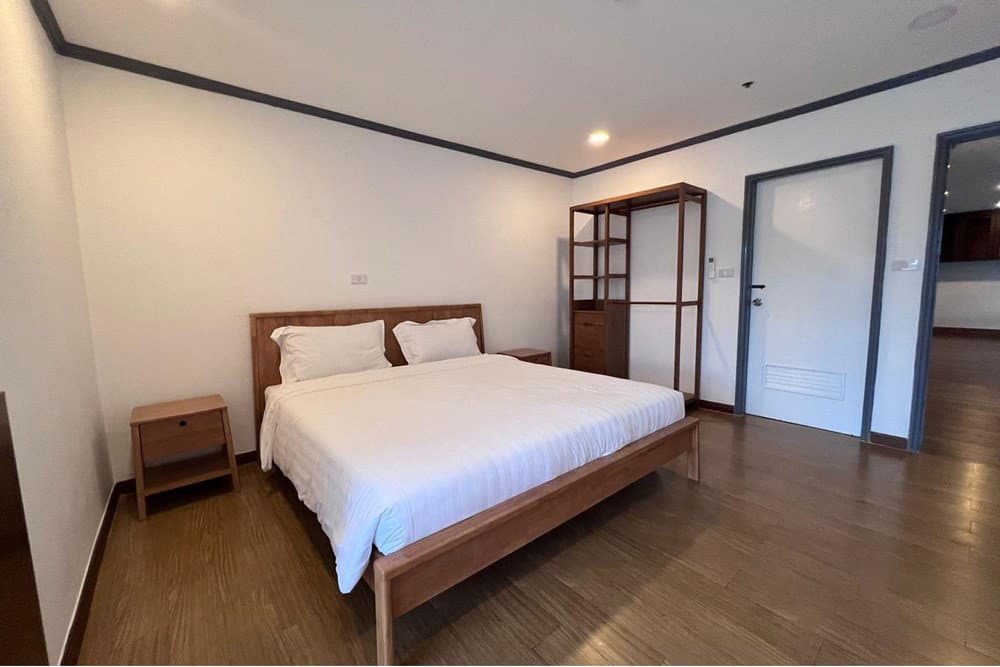 [920081021-131] Patong Beach, walking distance to shops and restaurant,cheap - image 3