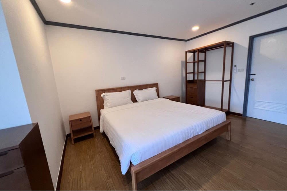 [920081021-131] Patong Beach, walking distance to shops and restaurant,cheap - image 5