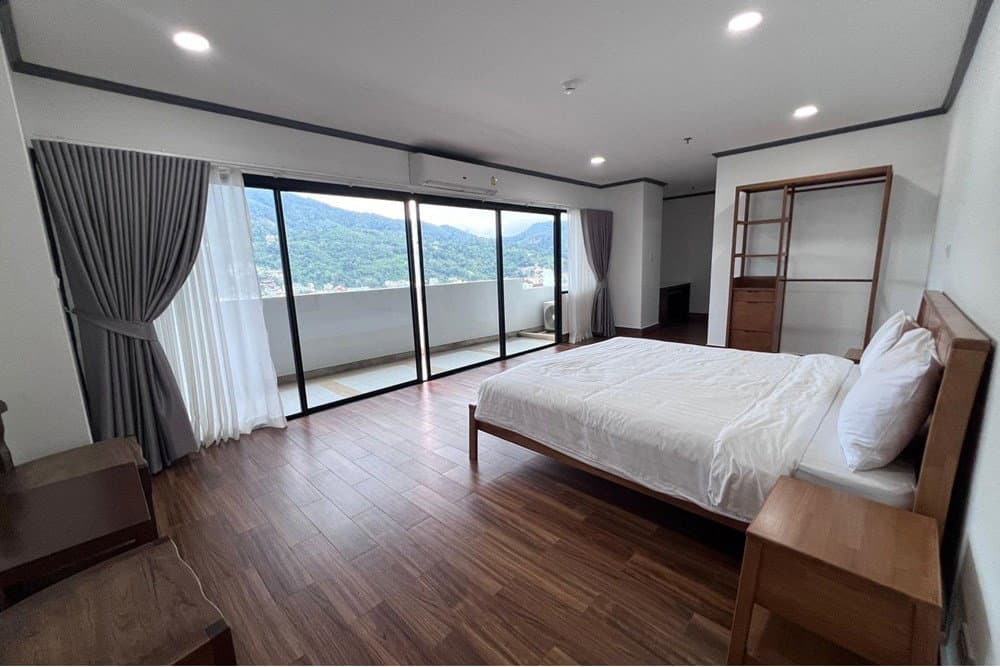 [920081021-131] Patong Beach, walking distance to shops and restaurant,cheap - image 2