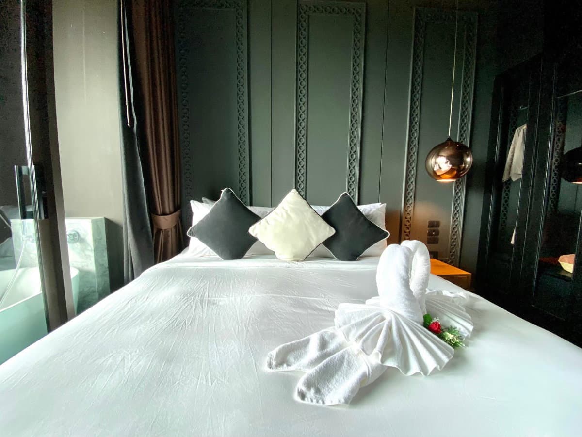 For Sale: SATURDAY RESIDENCE – Luxury 2-Bedroom Condo with Pool View, Ideal for Investment - SW002674 - image 3