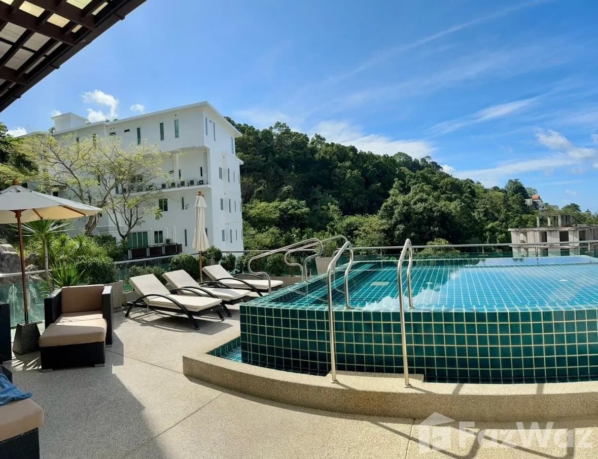 Spacious Freehold 3 Bedroom Condo with Pool 1392078 - image 5