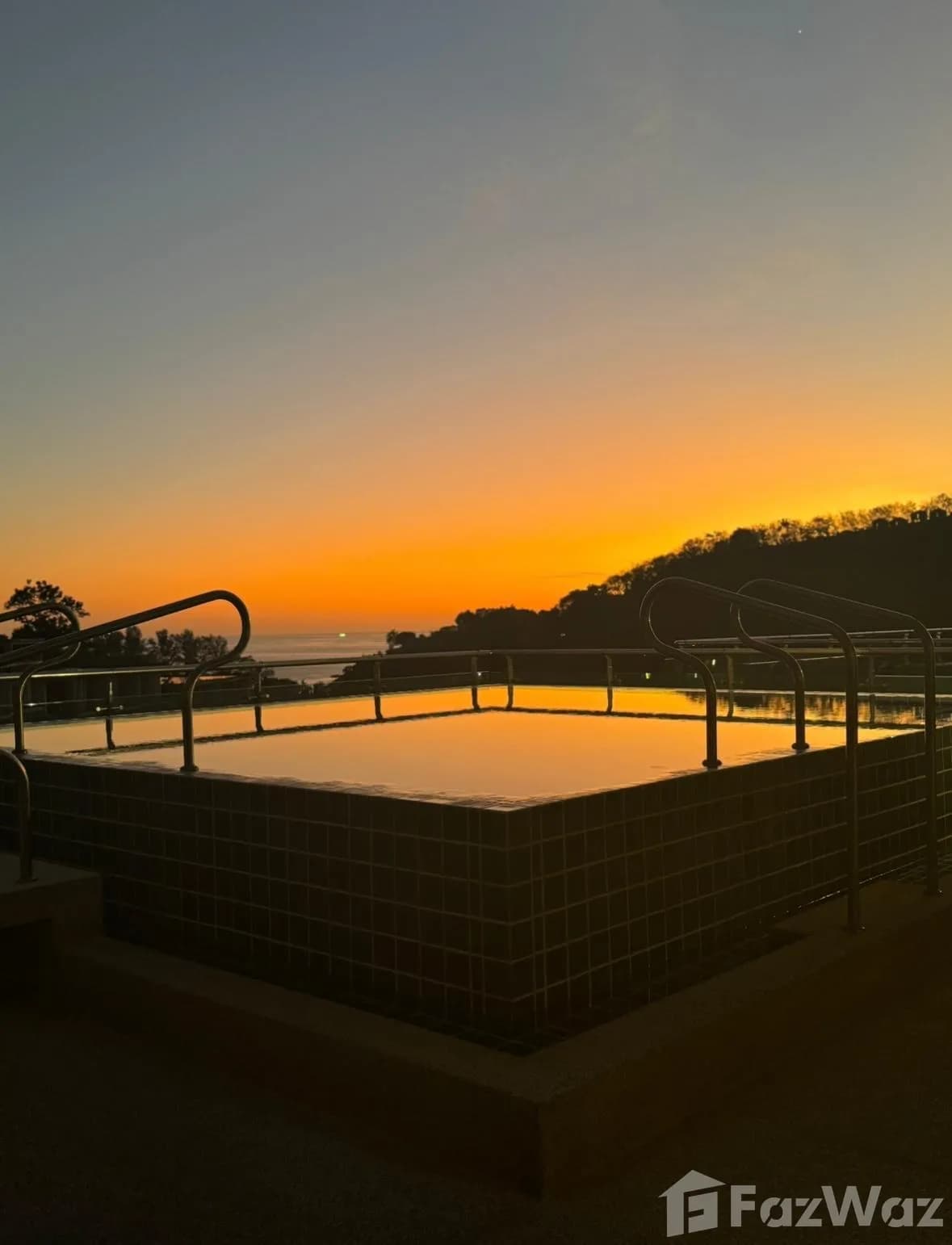 Spacious Freehold 3 Bedroom Condo with Pool 1392078 - image 6