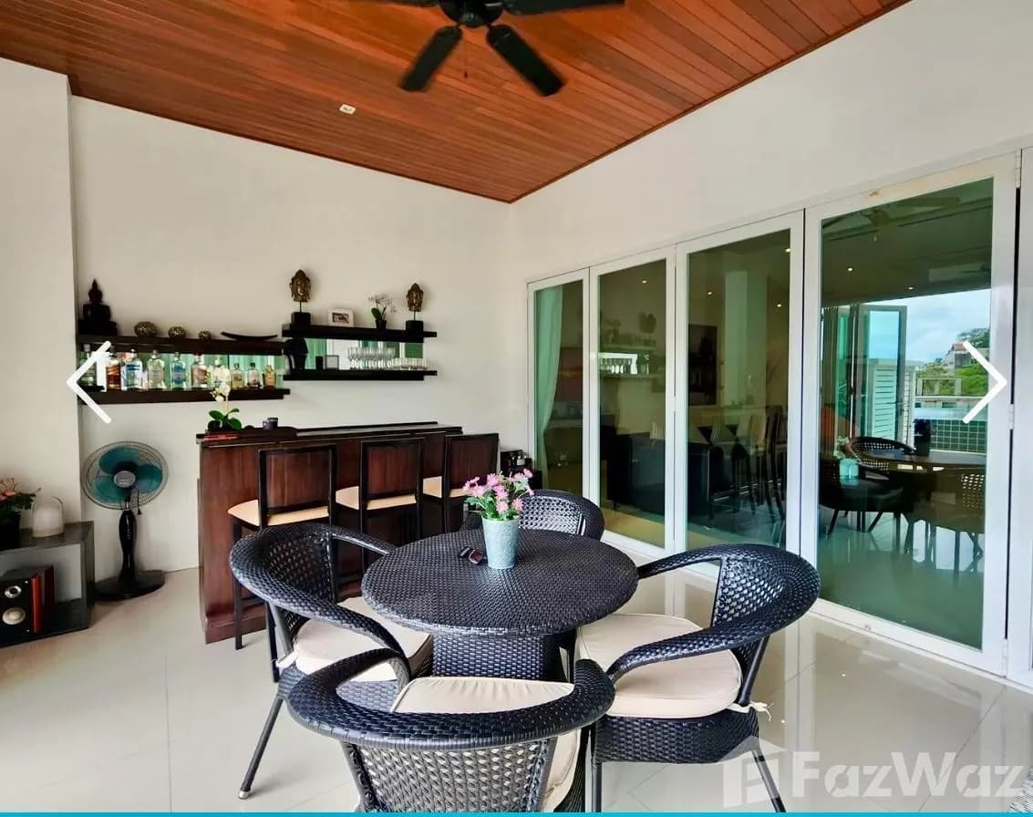 Spacious Freehold 3 Bedroom Condo with Pool 1392078 - image 2