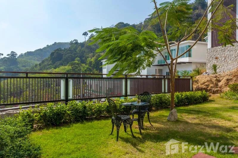 Spacious 2 bed Freehold condo with Semi Private Garden 5363341 - image 2