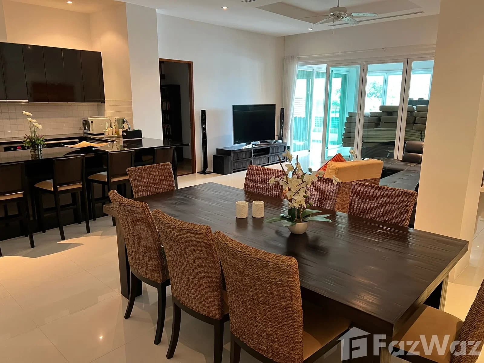 Spacious Freehold 3 Bedroom Condo with Pool 1392078 - image 8