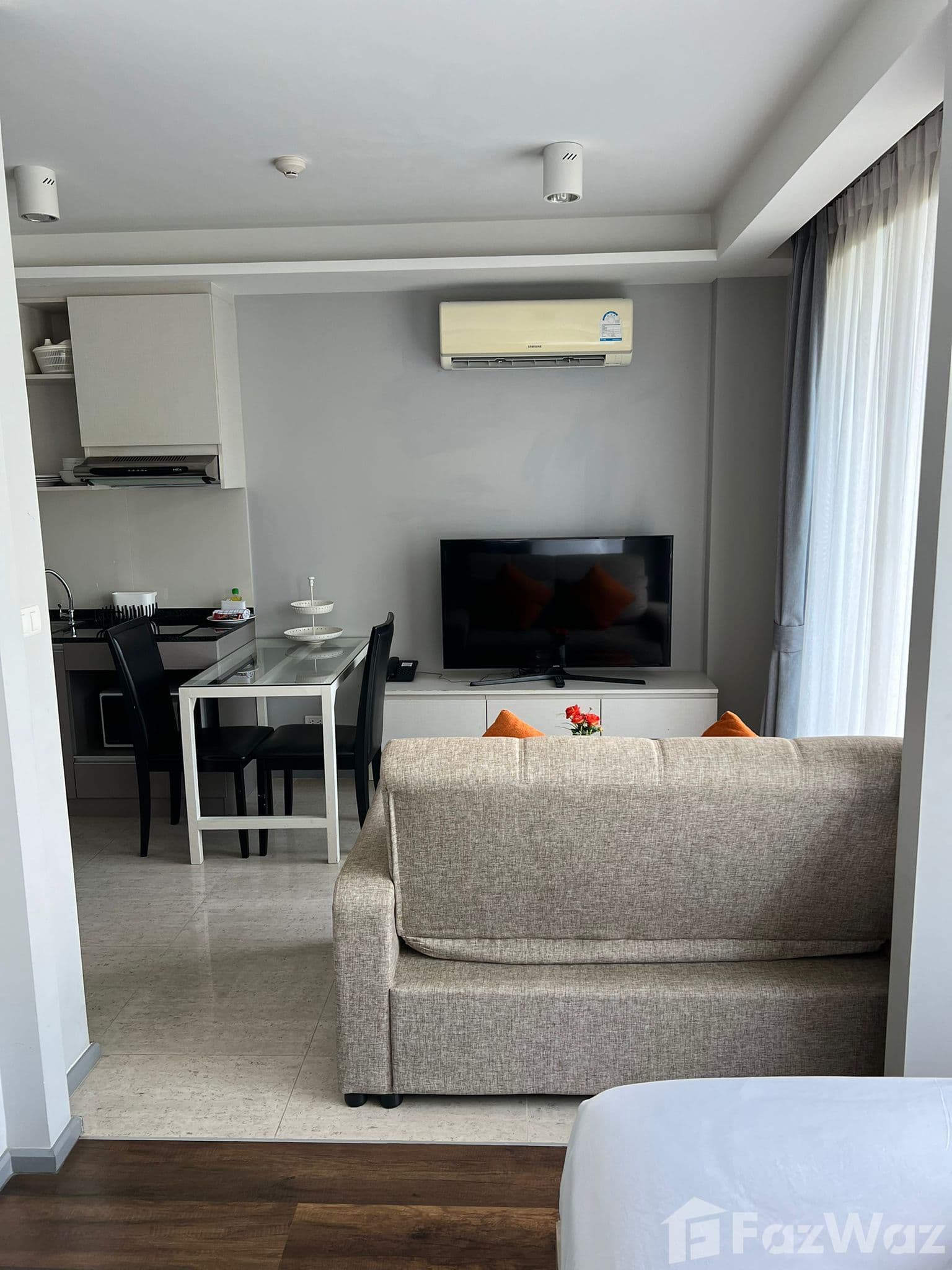 Immaculate Studio with Quality Fittings and Furniture  1222588 - image 7