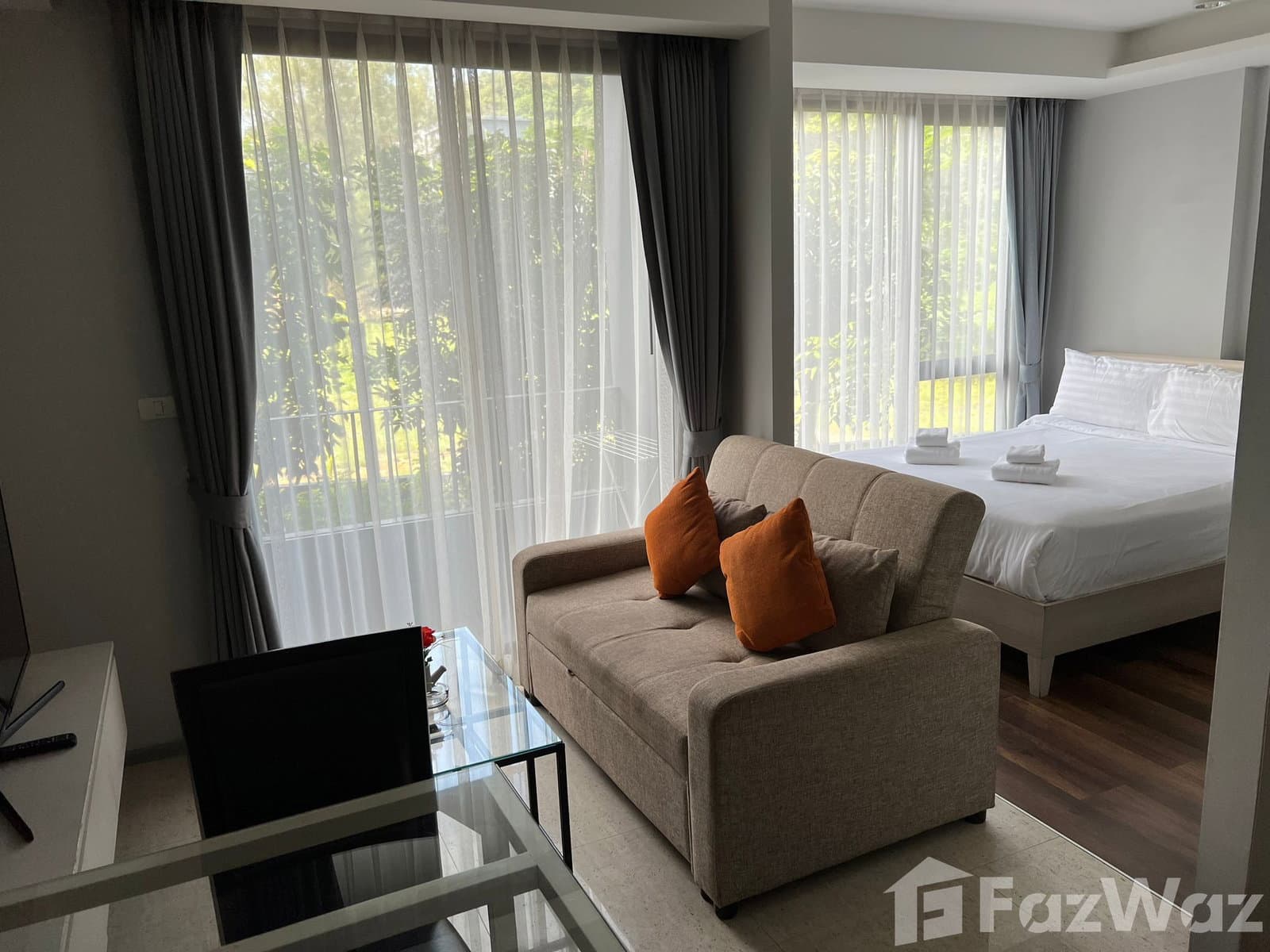 Immaculate Studio with Quality Fittings and Furniture  1222588