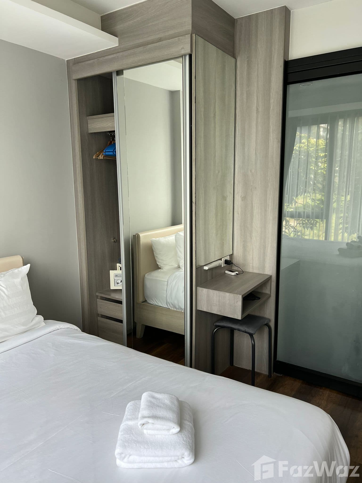 Immaculate Studio with Quality Fittings and Furniture  1222588 - image 8