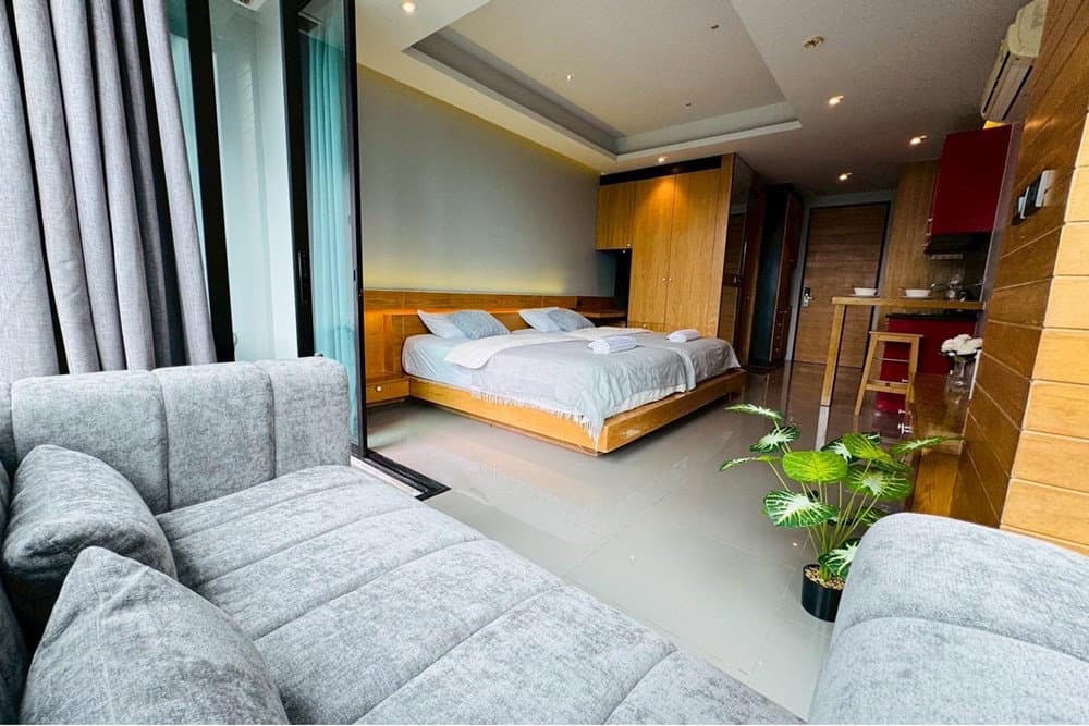 [920081021-160] Condo for Sale Naiharn Phuket.Tenant Secured, Foreigner freehold - image 6