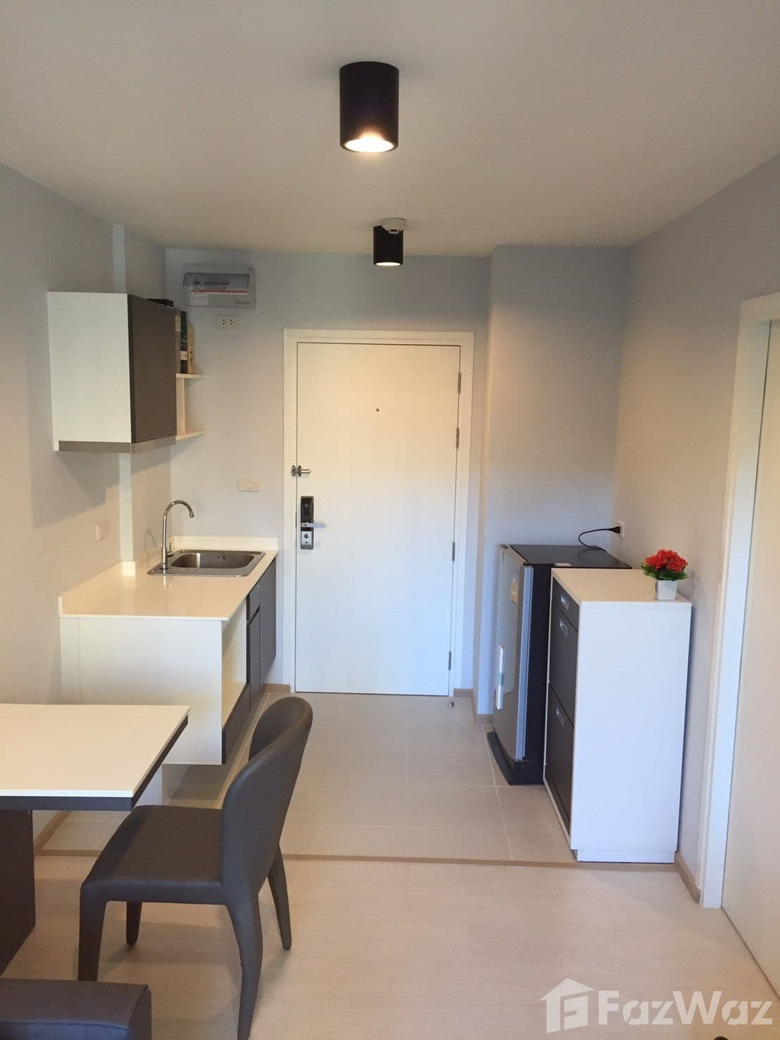 Urban Living at its Finest in ZCAPE III: Hurry to Inquire Now! 1053610 - image 2