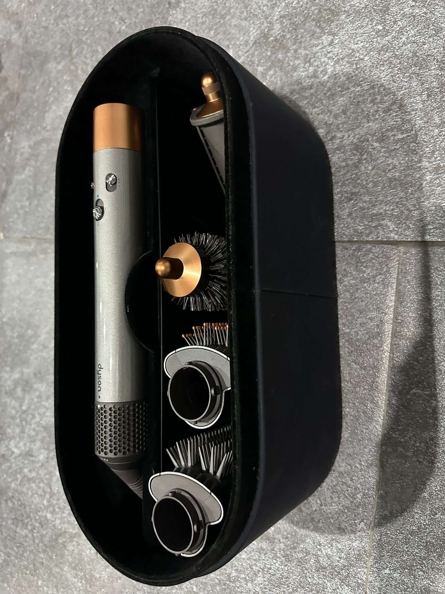 I’m selling my Dyson Airwrap i.d.™ Multi-Styler & Dryer (...