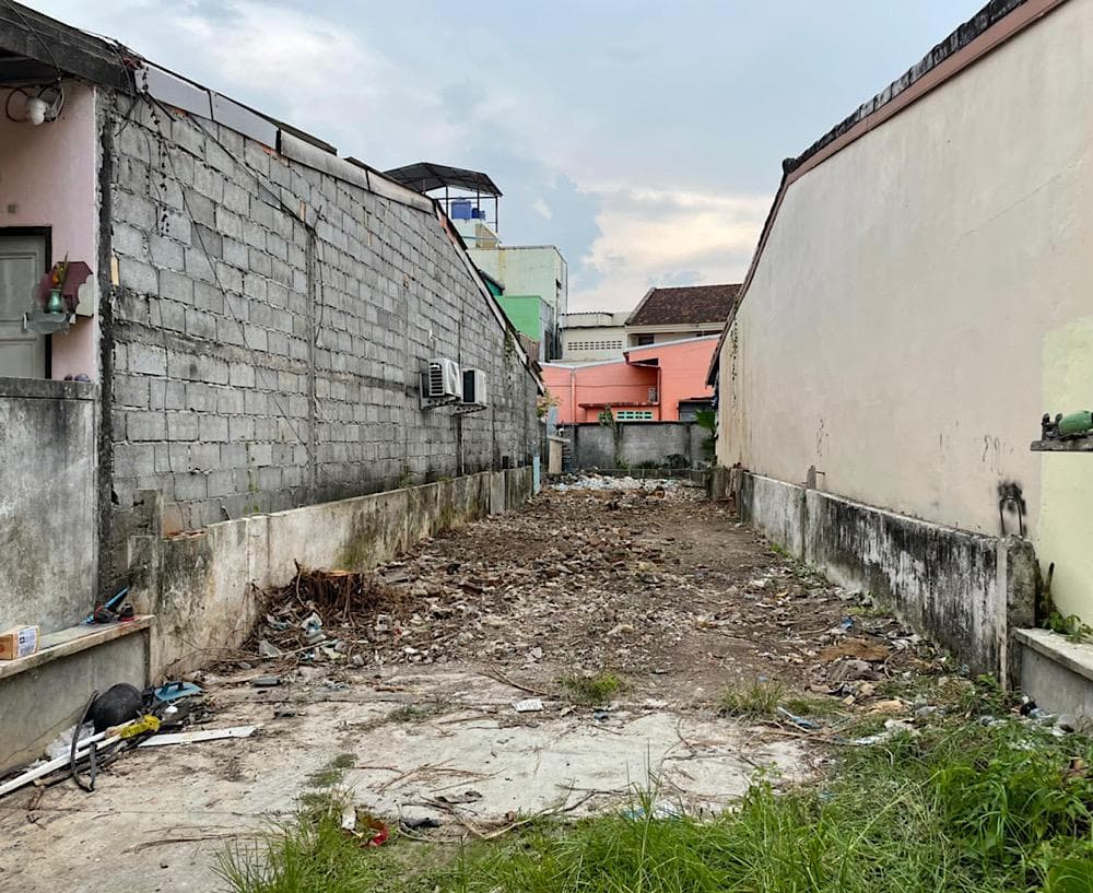 Vacant land only in title deeds, total area' ;s approximately 110 sqm (22 m x 5 m), Surin Road, Soi 2, Talat Yai Subdistrict, Mueang Phuket District.