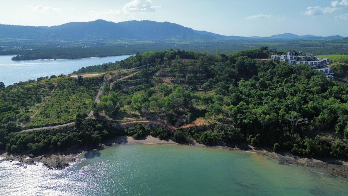 Land for sale next to Ao Po Beach, Thalang District, Phuket Province, with title deed, total area 26 rai. - image 3