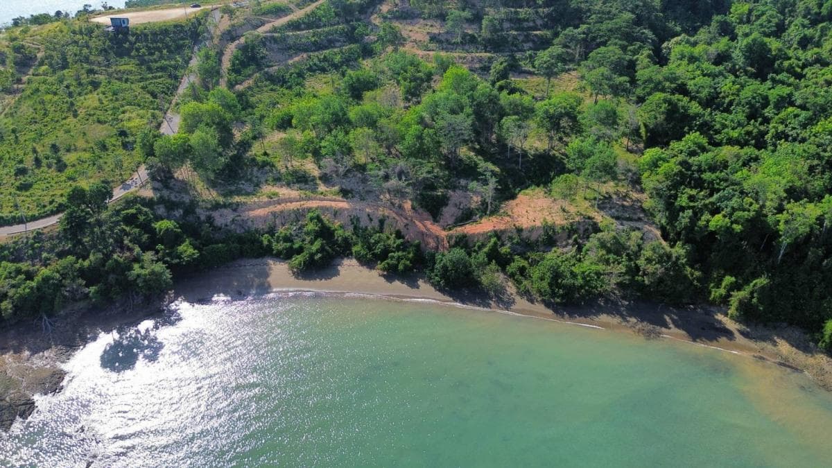 Land for sale next to Ao Po Beach, Thalang District, Phuket Province, with title deed, total area 26 rai. - image 2