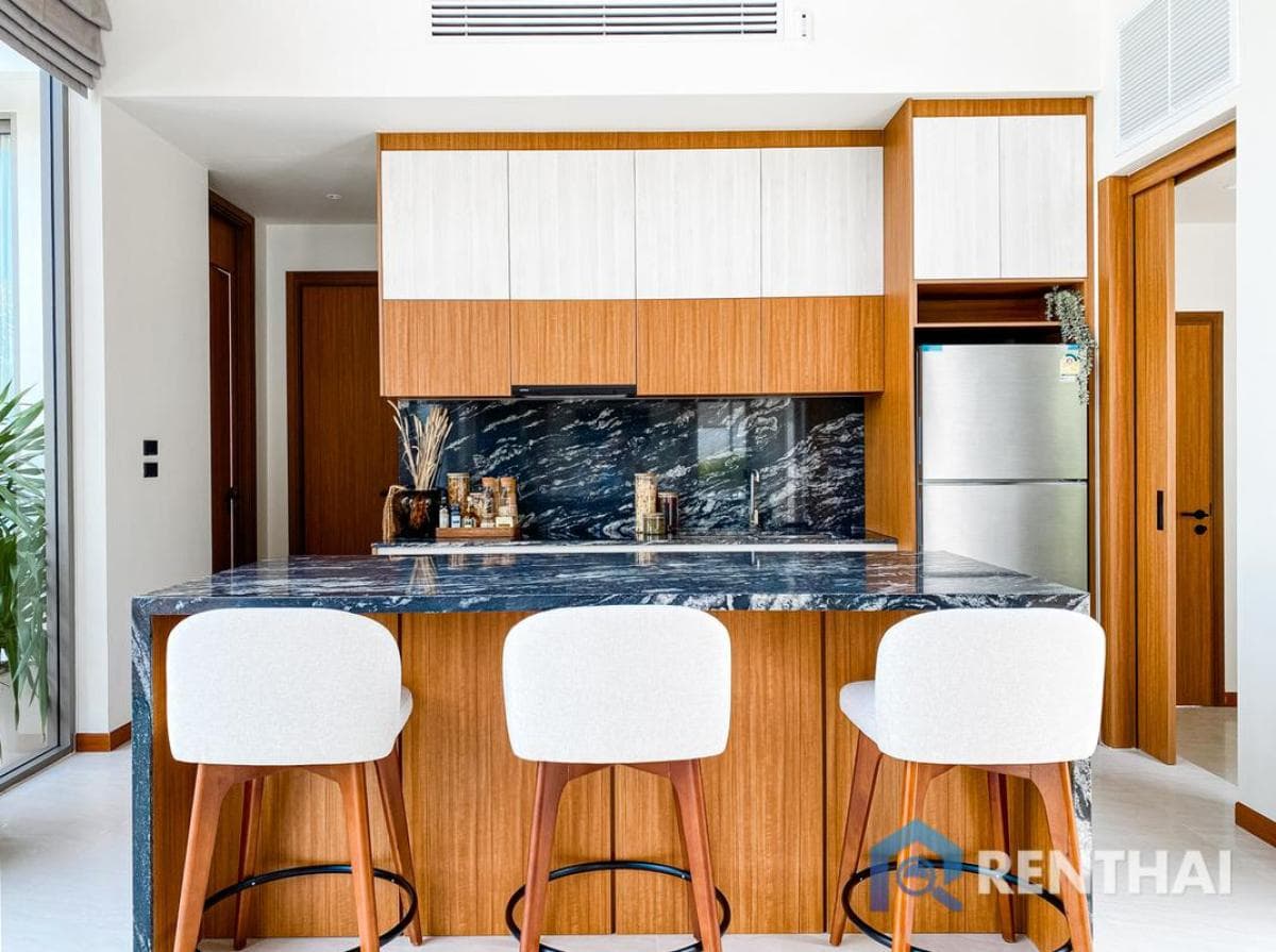 Luxurious 3-bed Villa at The Ozone Residences, Phuket, with Private Pool - image 4