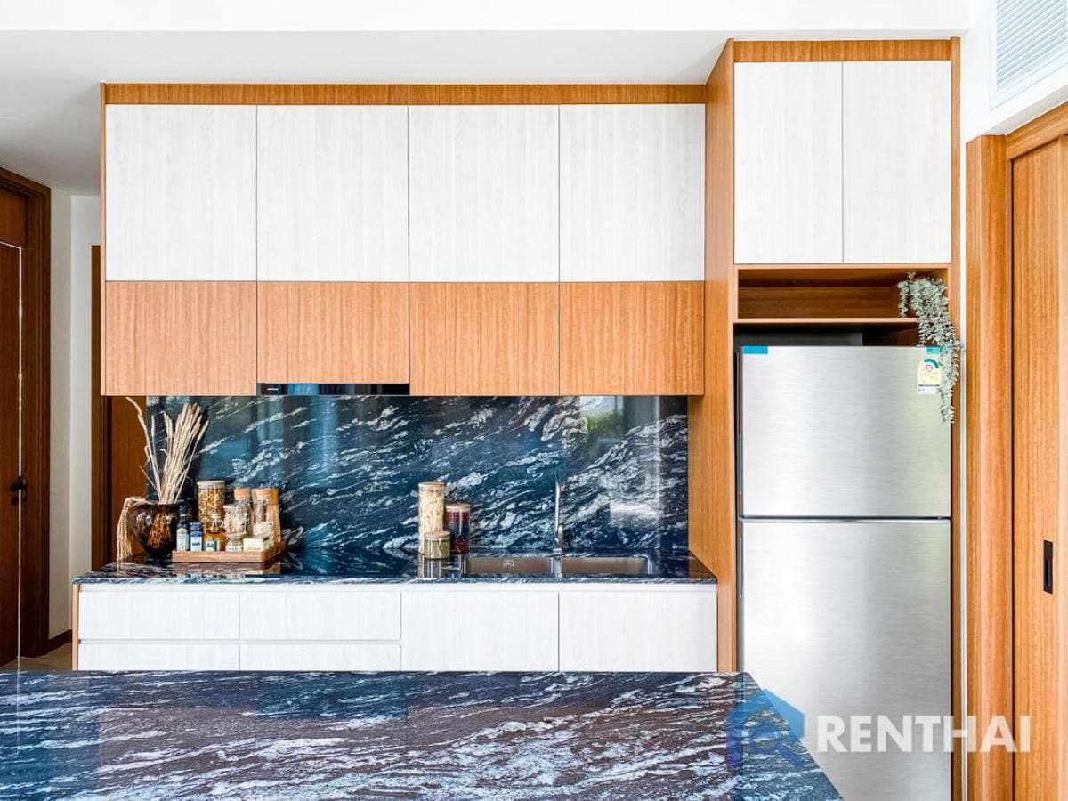 Luxurious 3-bed Villa at The Ozone Residences, Phuket, with Private Pool - image 6