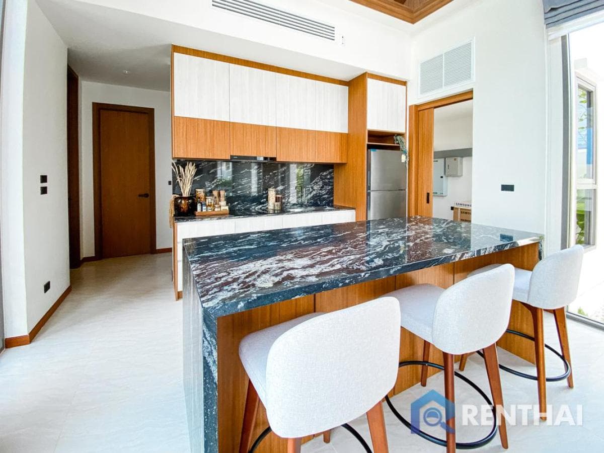 Luxurious 3-bed Villa at The Ozone Residences, Phuket, with Private Pool - image 7