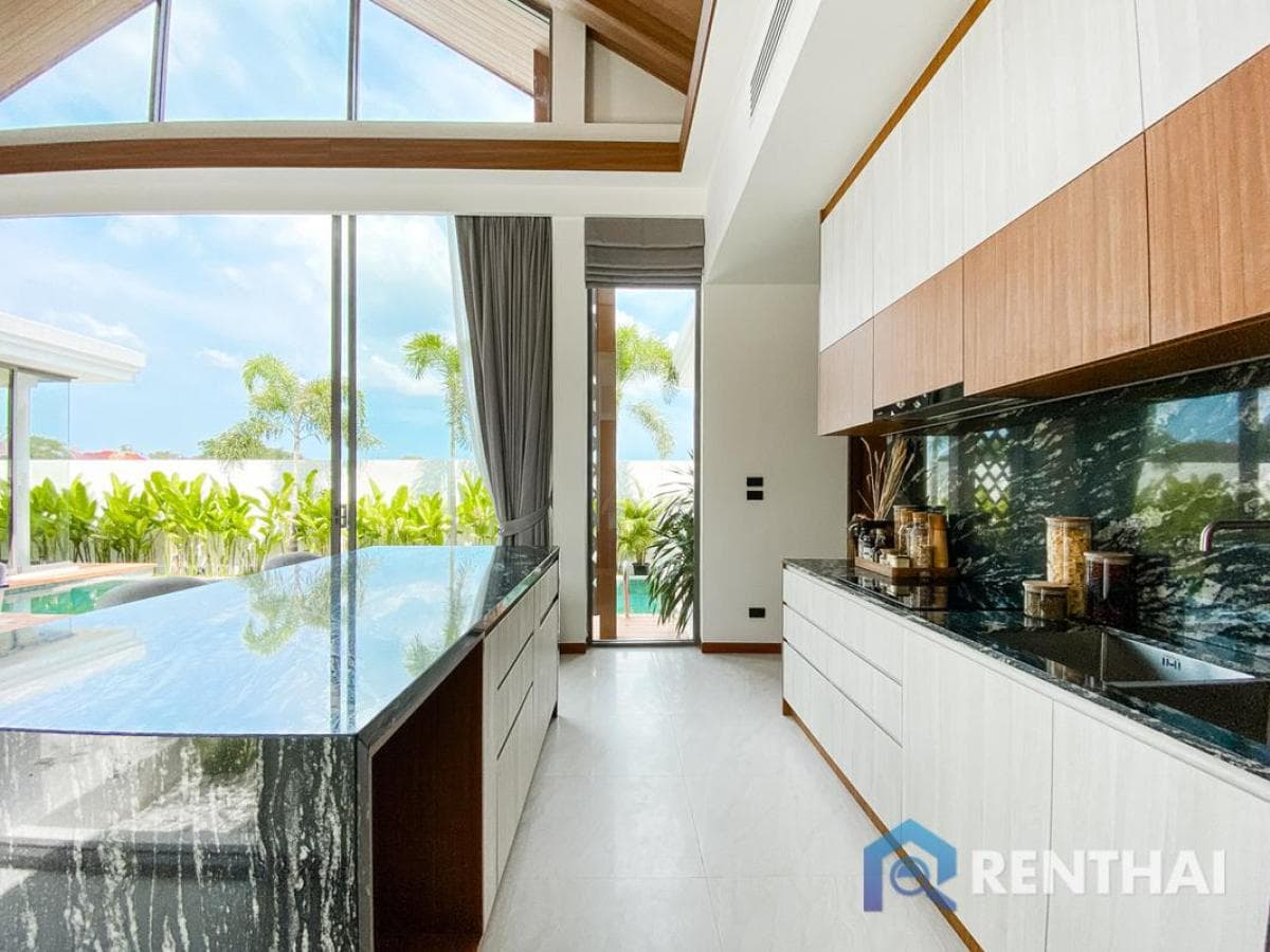 Luxurious 3-bed Villa at The Ozone Residences, Phuket, with Private Pool - image 8