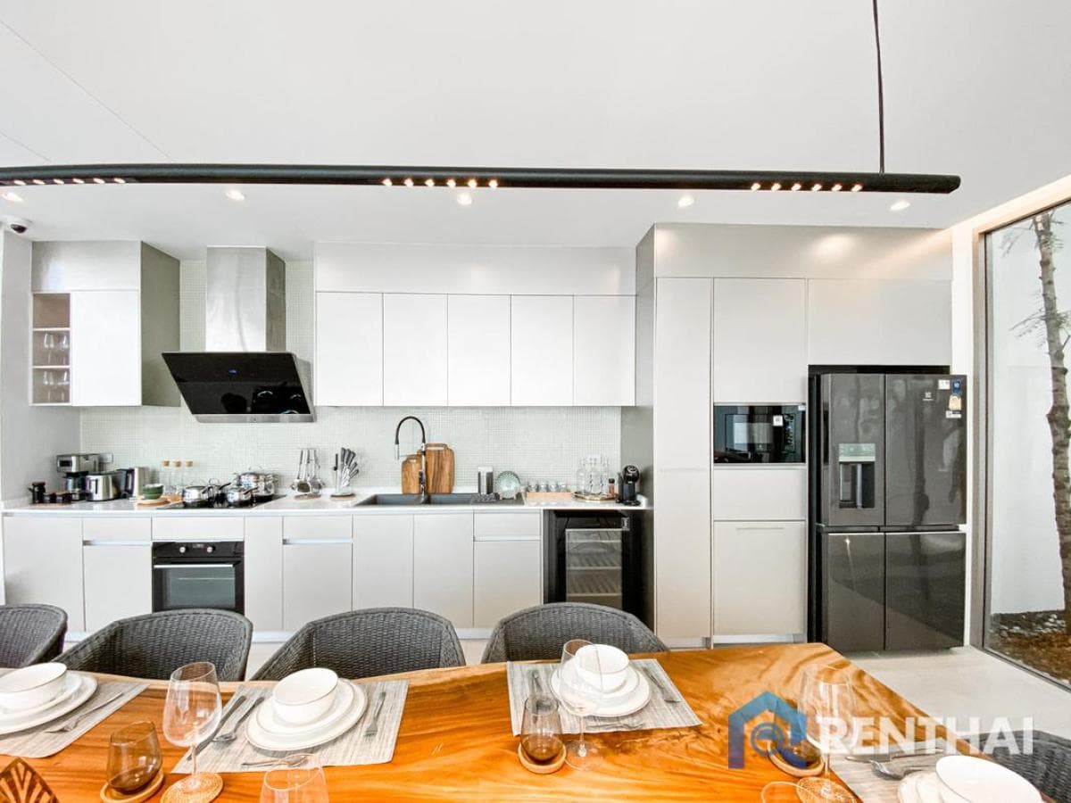 Luxurious 4bed Villa in Phuket, The Trinity Village with Private Pool and Garden - image 8