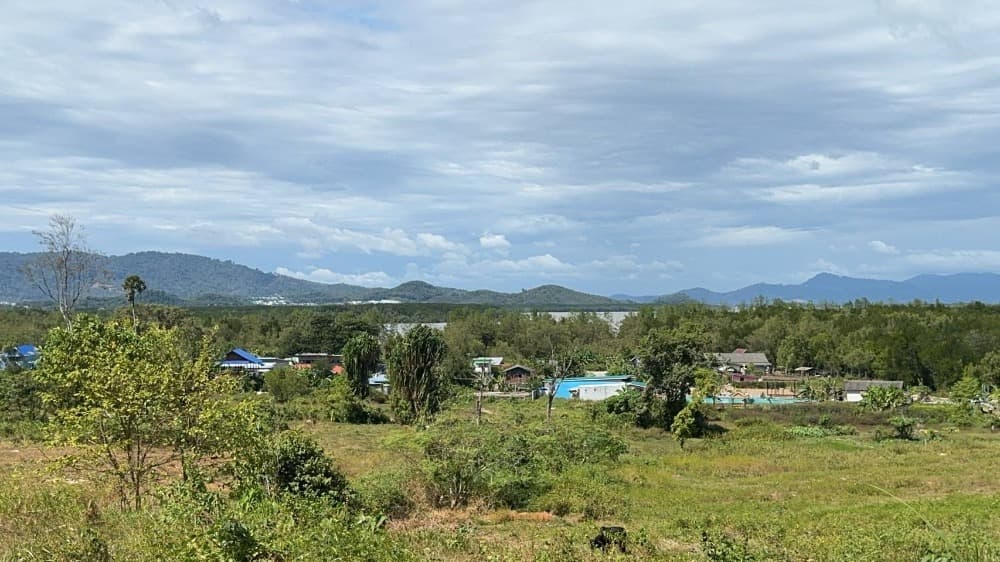 Land for sale 28 rai 295 sq. Wah. Thep Praree Road, Ratsada, Mueang, Phuket.