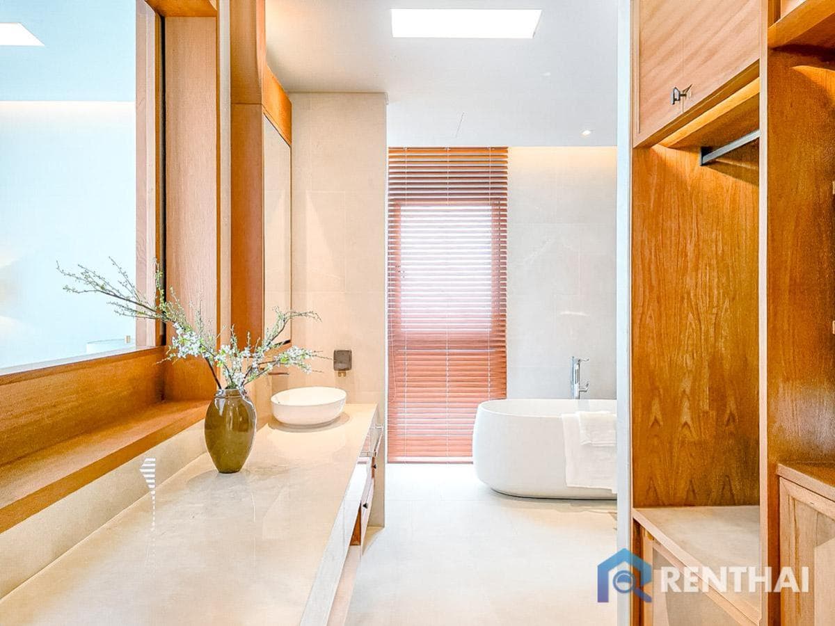 Luxury Beachfront Villa in Phuket - image 5