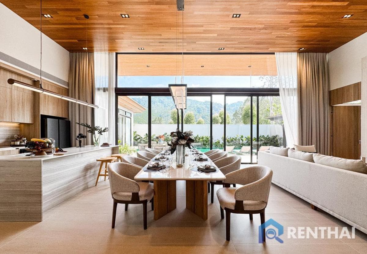 4-Bedroom Luxury Villa with Breathtaking Views - image 5