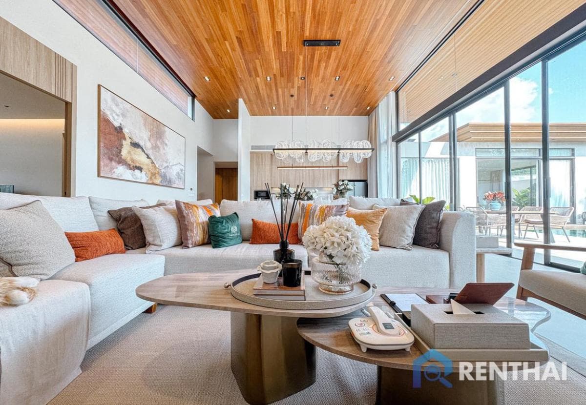 4-Bedroom Luxury Villa with Breathtaking Views - image 6