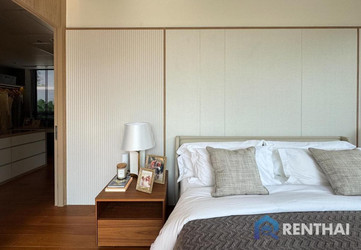 4-Bedroom Luxury Villa with Breathtaking Views - image 7