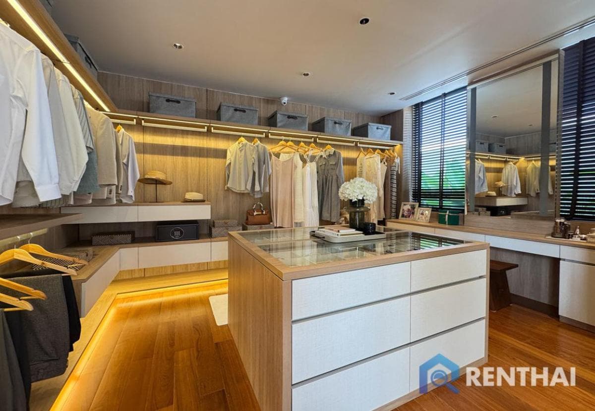 4-Bedroom Luxury Villa with Breathtaking Views - image 8