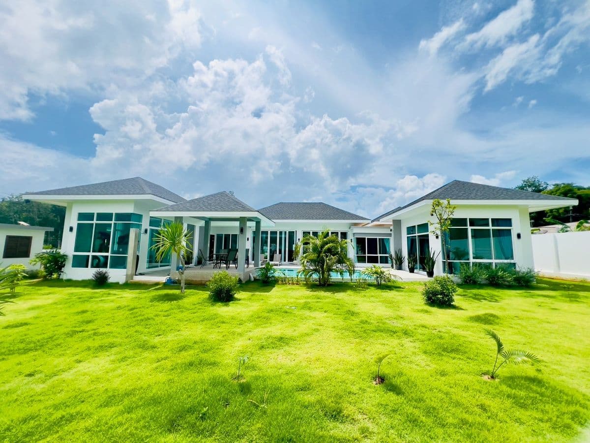 Live the Resort Life Daily – Luxury 1-Rai Pool Villa, Fully Furnished and Ready to Move In. - image 2