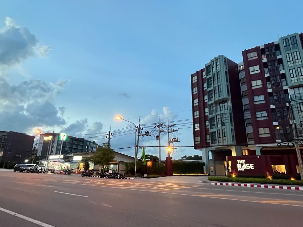 Condo for rent/sale The BASE Bukit - image 7