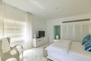 2 Bedroom + Office Seaview Condo for Sale U1858038 - image 6