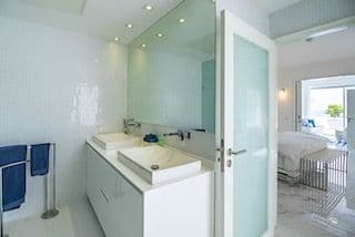 2 Bedroom + Office Seaview Condo for Sale U1858038 - image 7