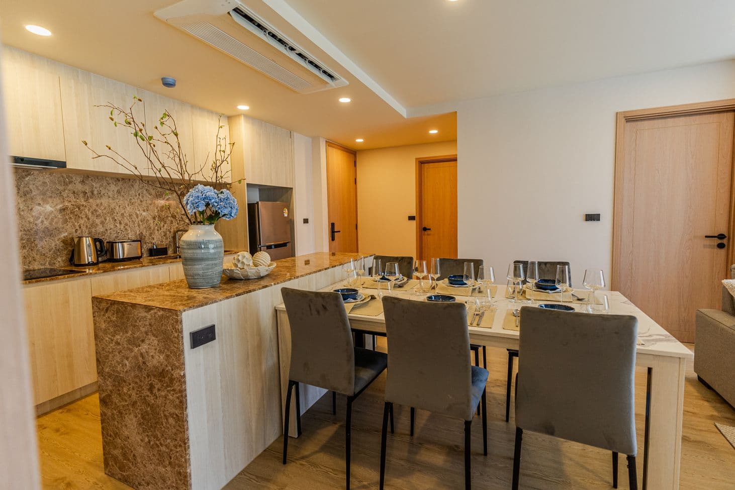 2 Bedroom Condo U5576870