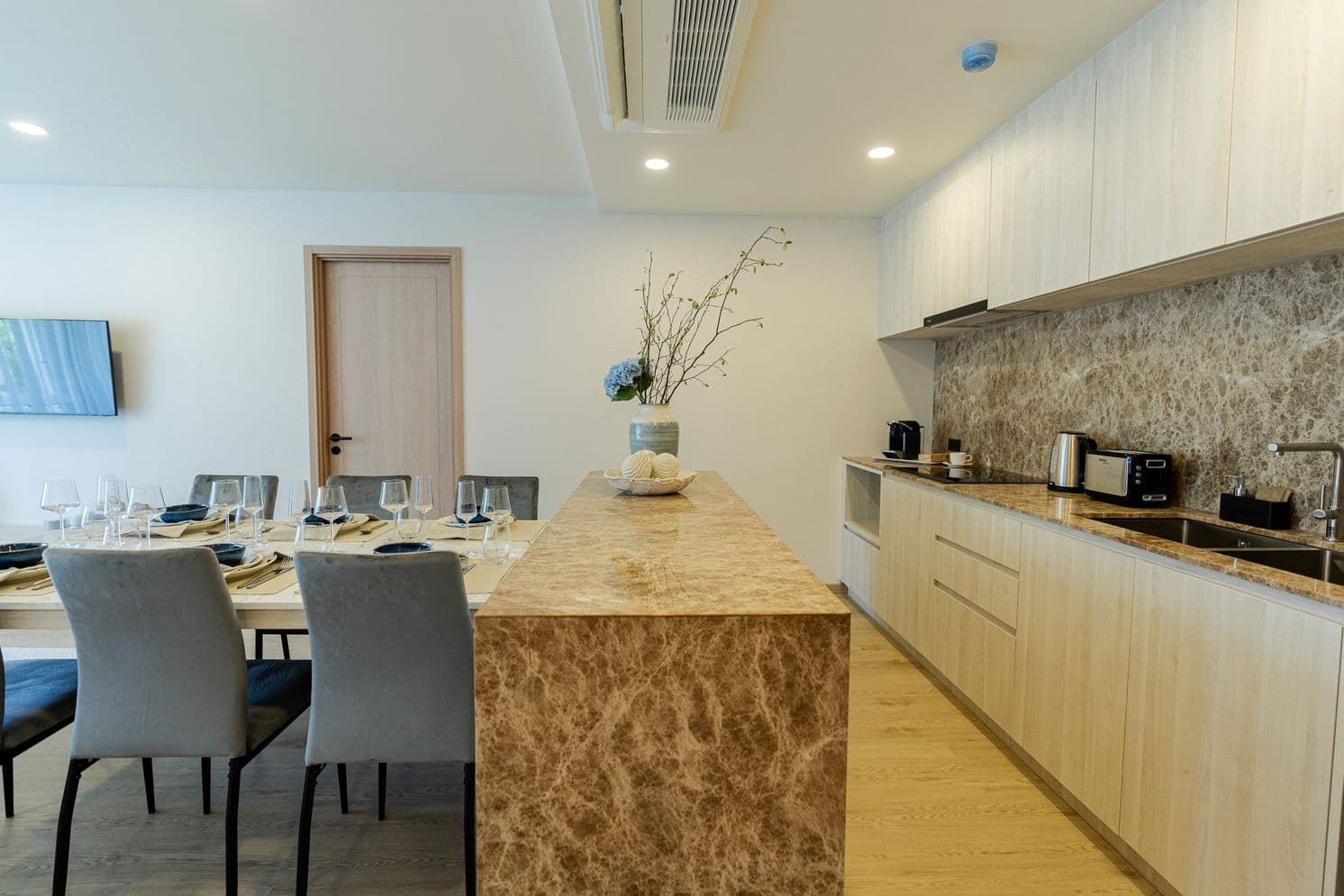 2 Bedroom Condo U5576870 - image 2