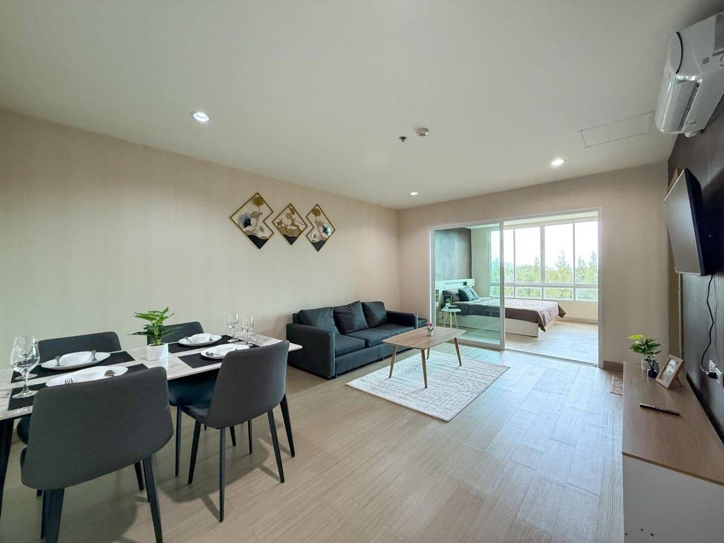 Newly Renovated U5569973