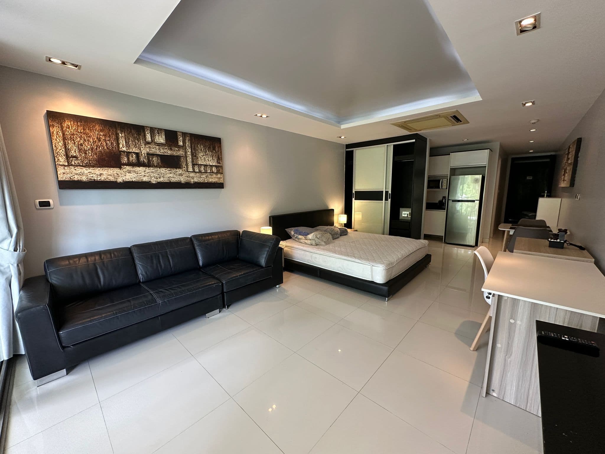 Large studio with partial seaview U5577516