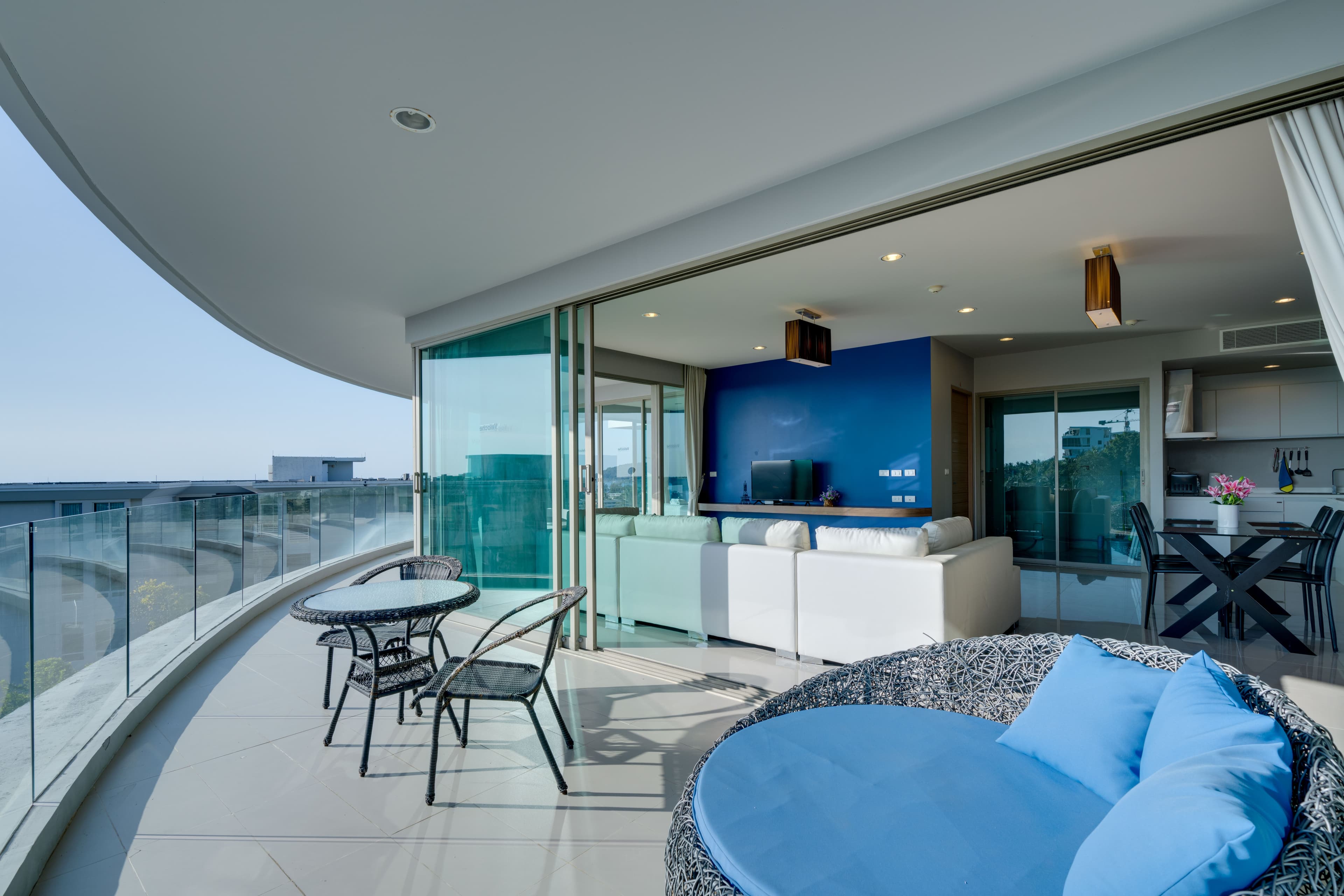 FREEHOLD TWO BEDROOM APARTMENT U1917567