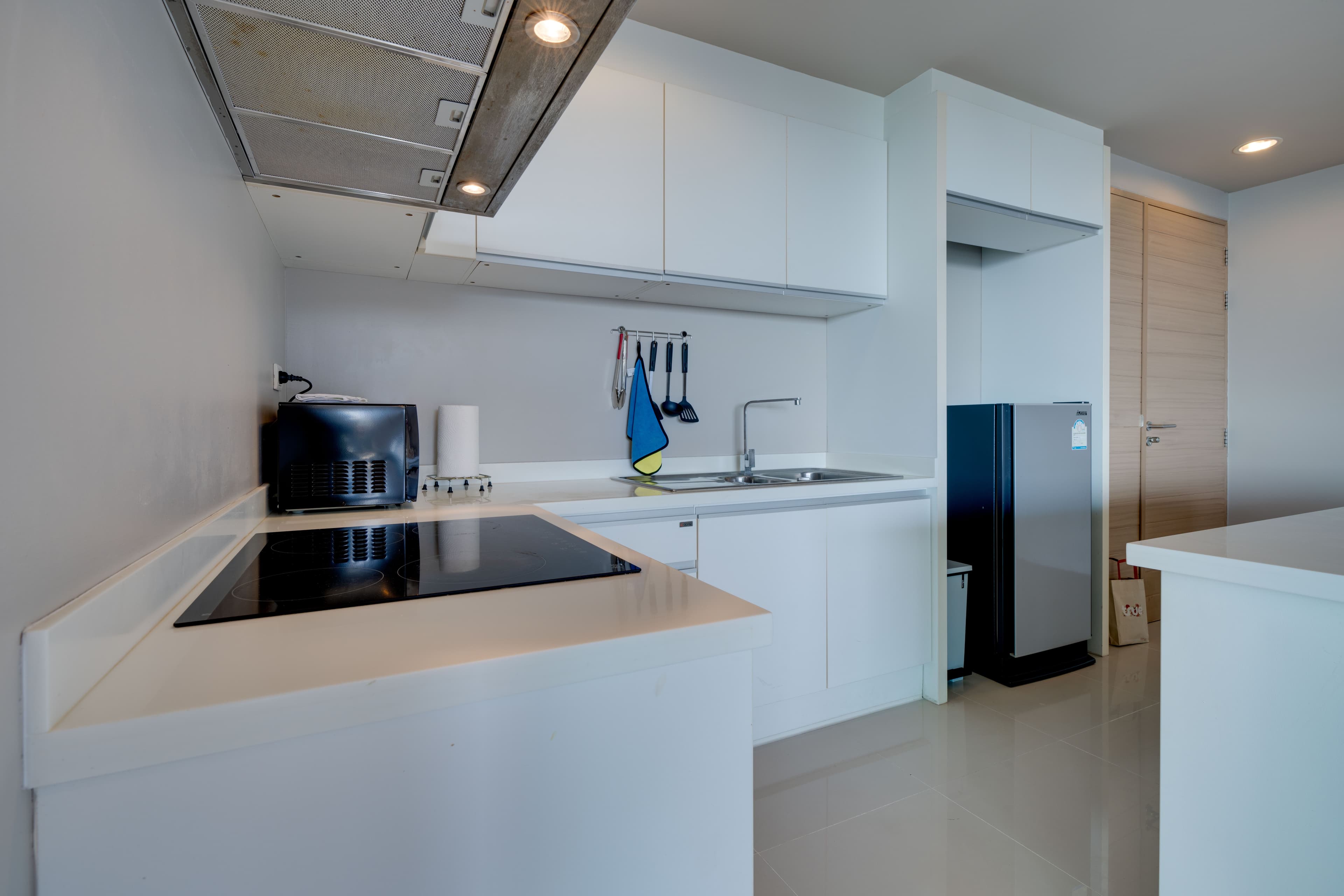 FREEHOLD TWO BEDROOM APARTMENT U1917567 - image 4