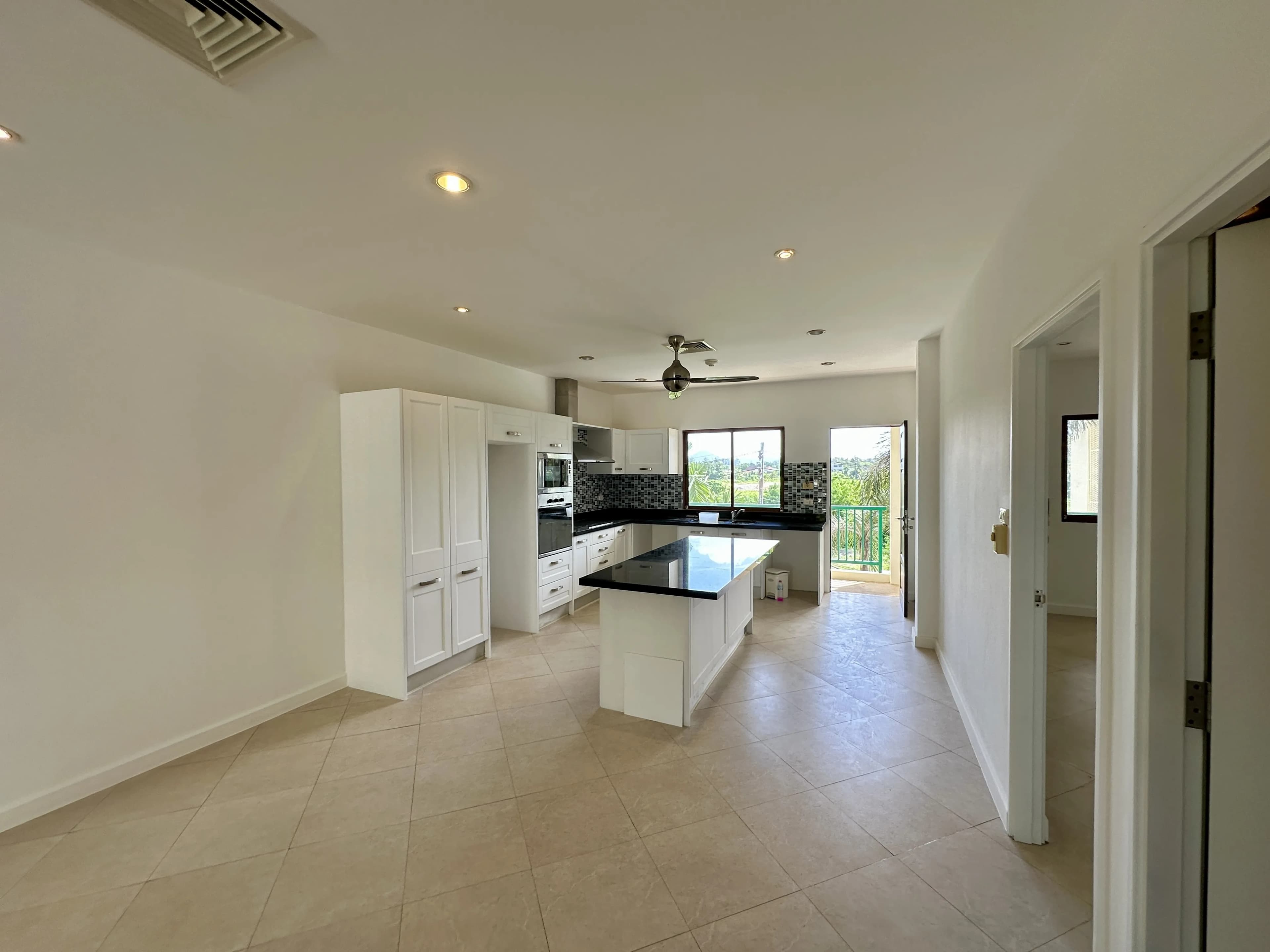 2 BEDROOM AFFORDABLE CONDO IN SURIN U1954608 - image 2