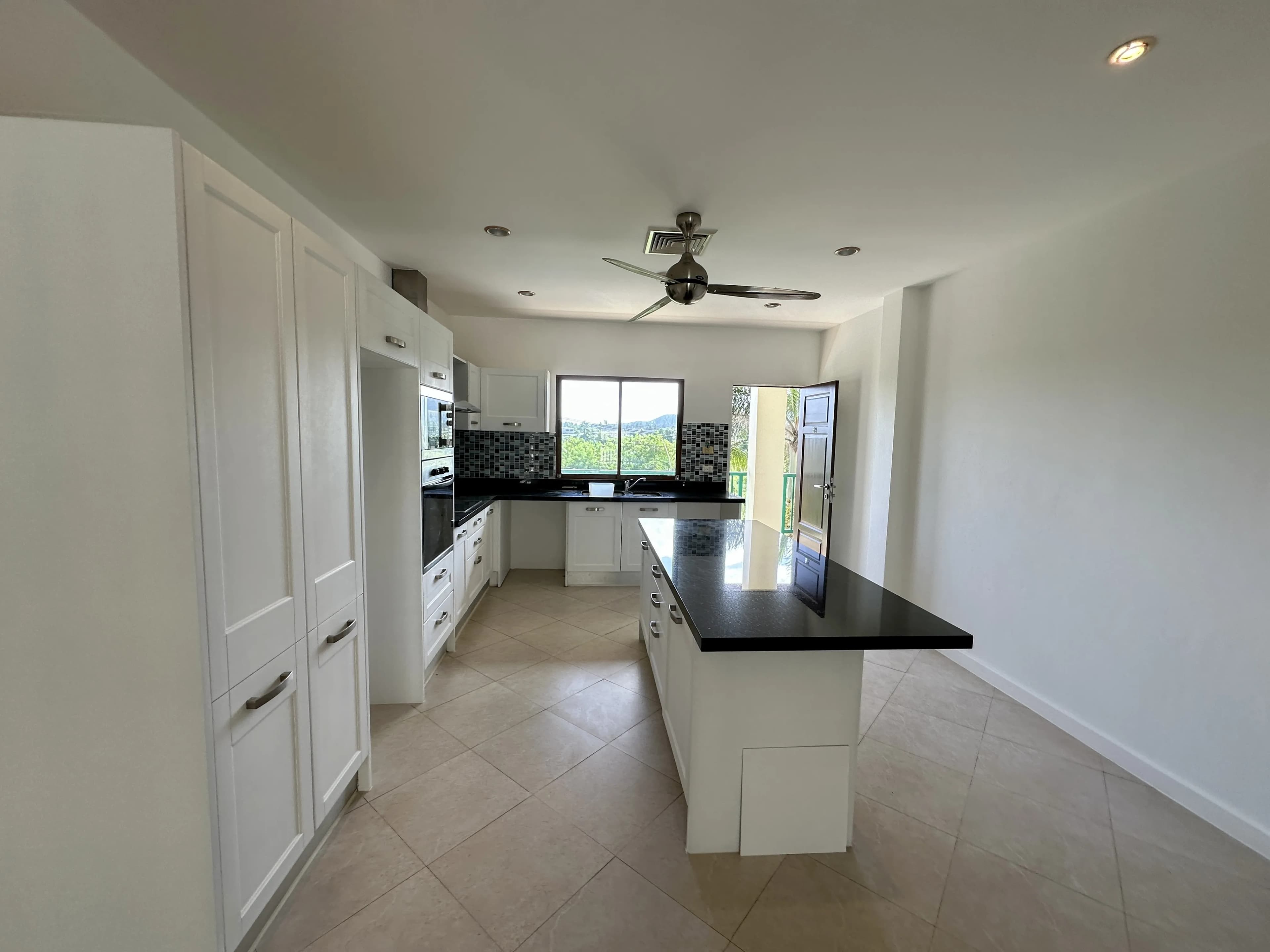 2 BEDROOM AFFORDABLE CONDO IN SURIN U1954608 - image 4