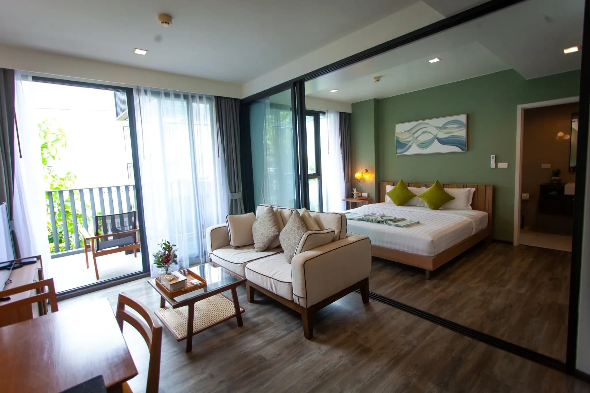 Ideal 1-Bedroom Condo Investment at The Deck Patong U5348778