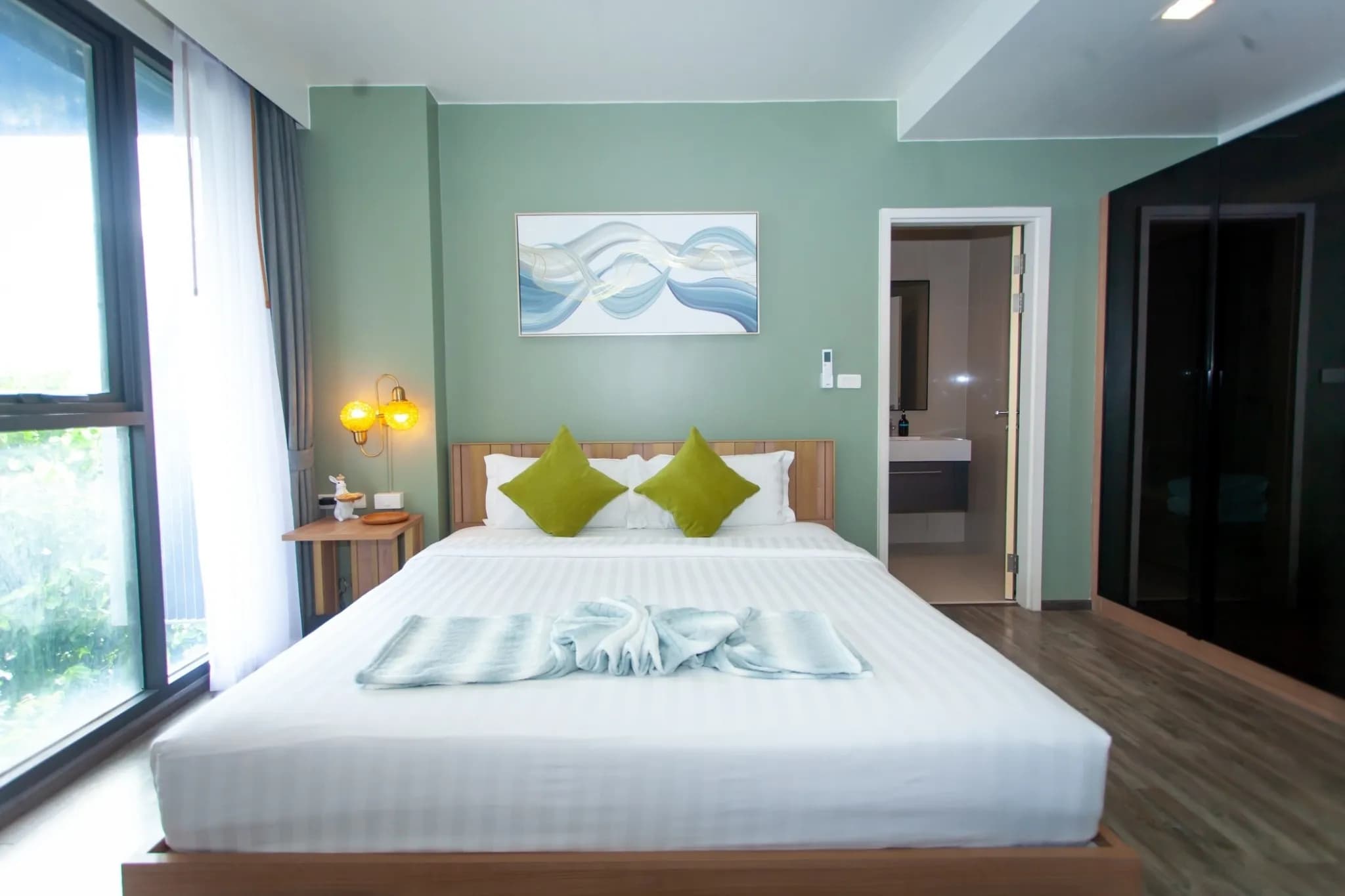 Ideal 1-Bedroom Condo Investment at The Deck Patong U5348778 - image 2