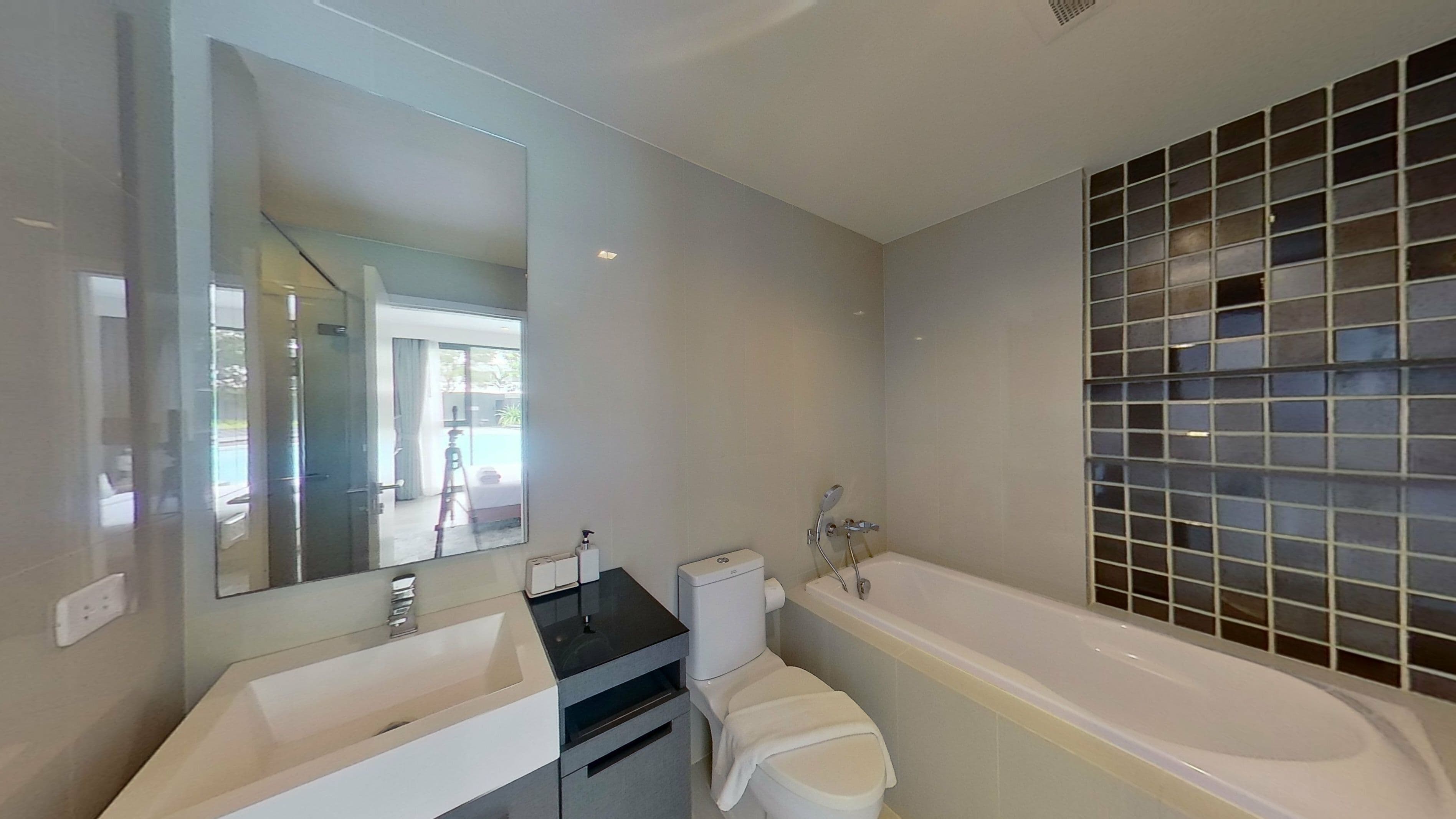 2 Bedroom Condo for sale at The Deck Patong  U1123820 - image 7