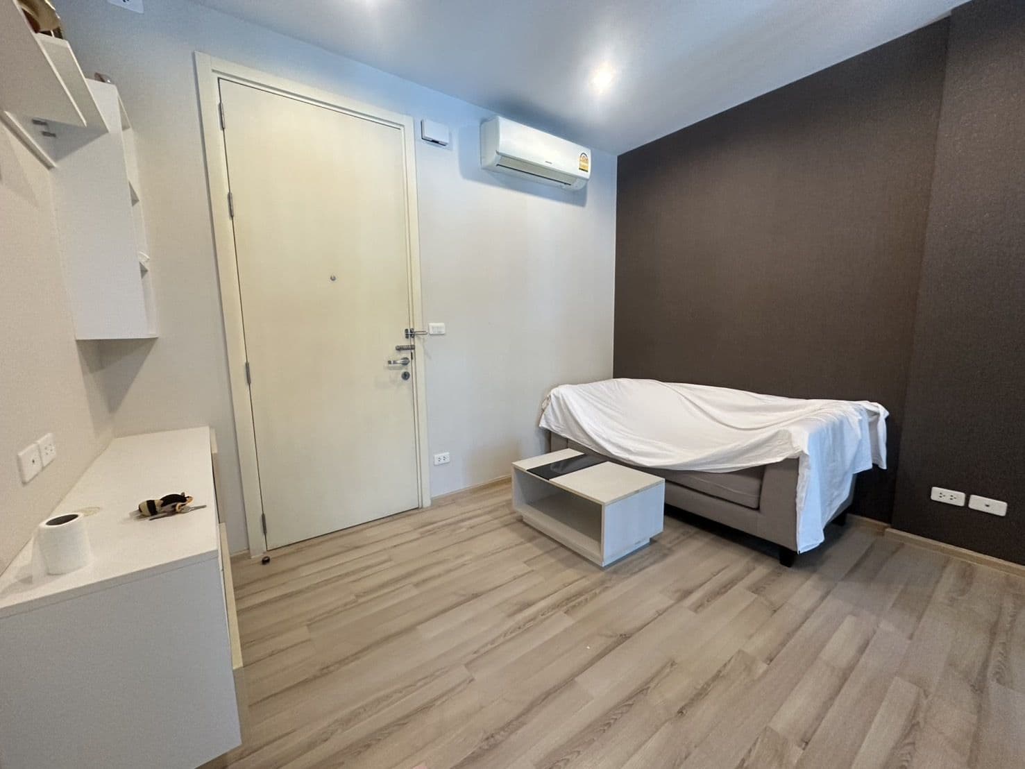 Fully furnished 1 bedroom condo at The Base Uptown Phuket U5563702