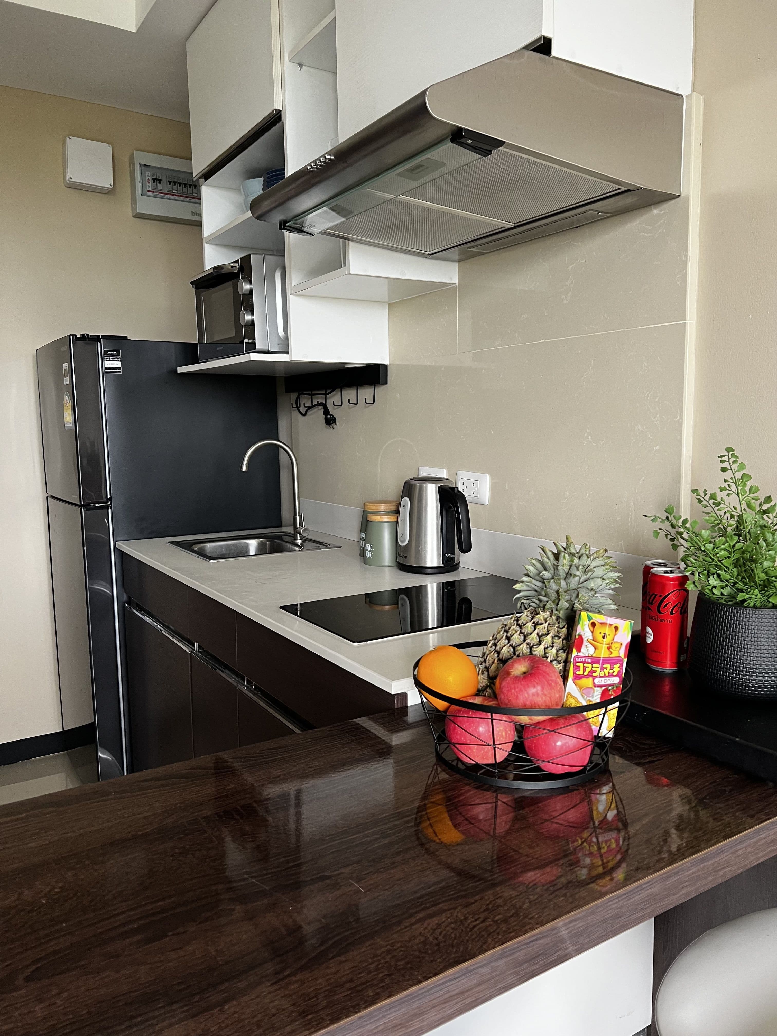 Top-Floor Condo with Stunning Views – Foreign Freehold U2043753