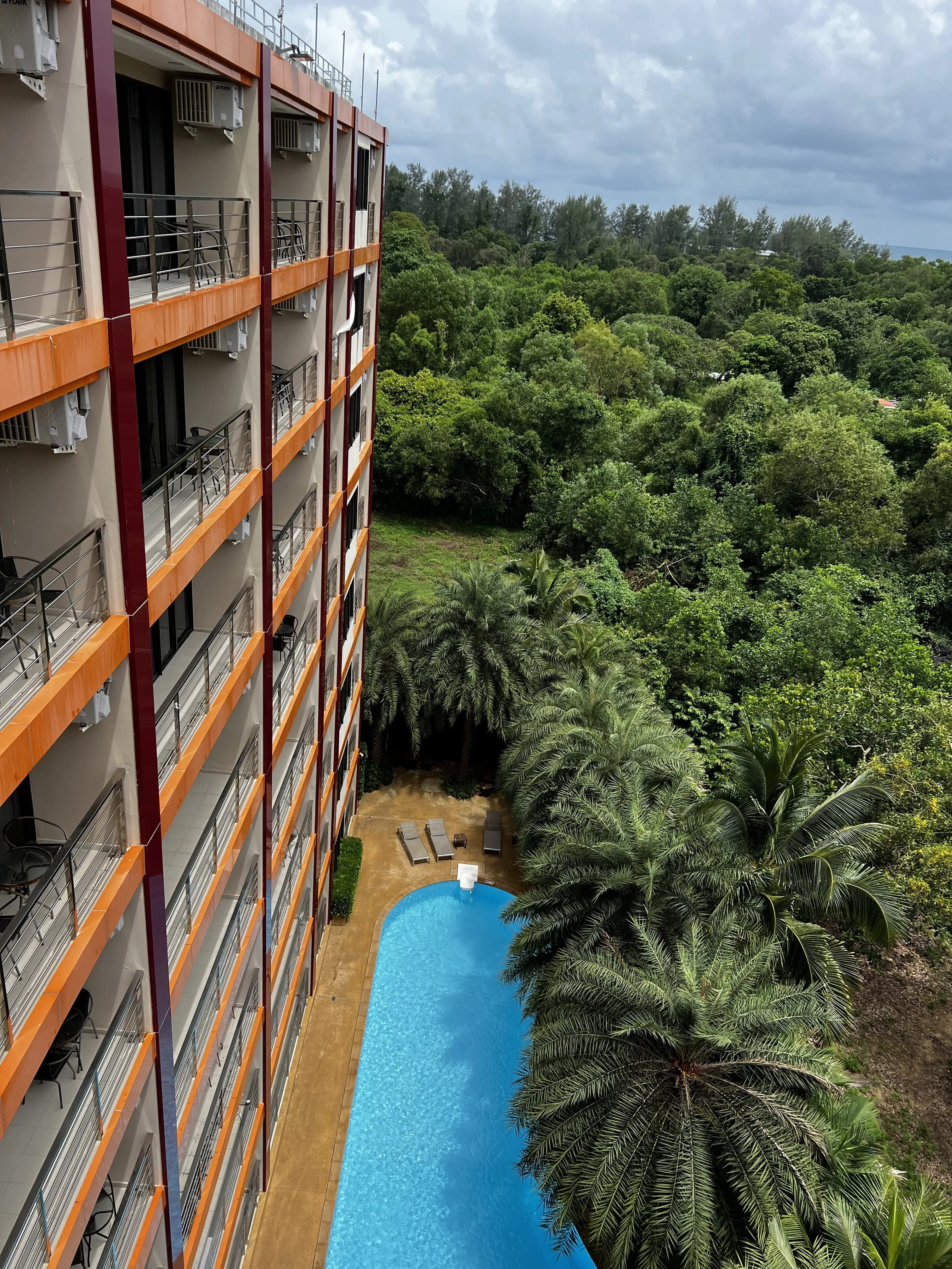 Top-Floor Condo with Stunning Views – Foreign Freehold U2043753 - image 7