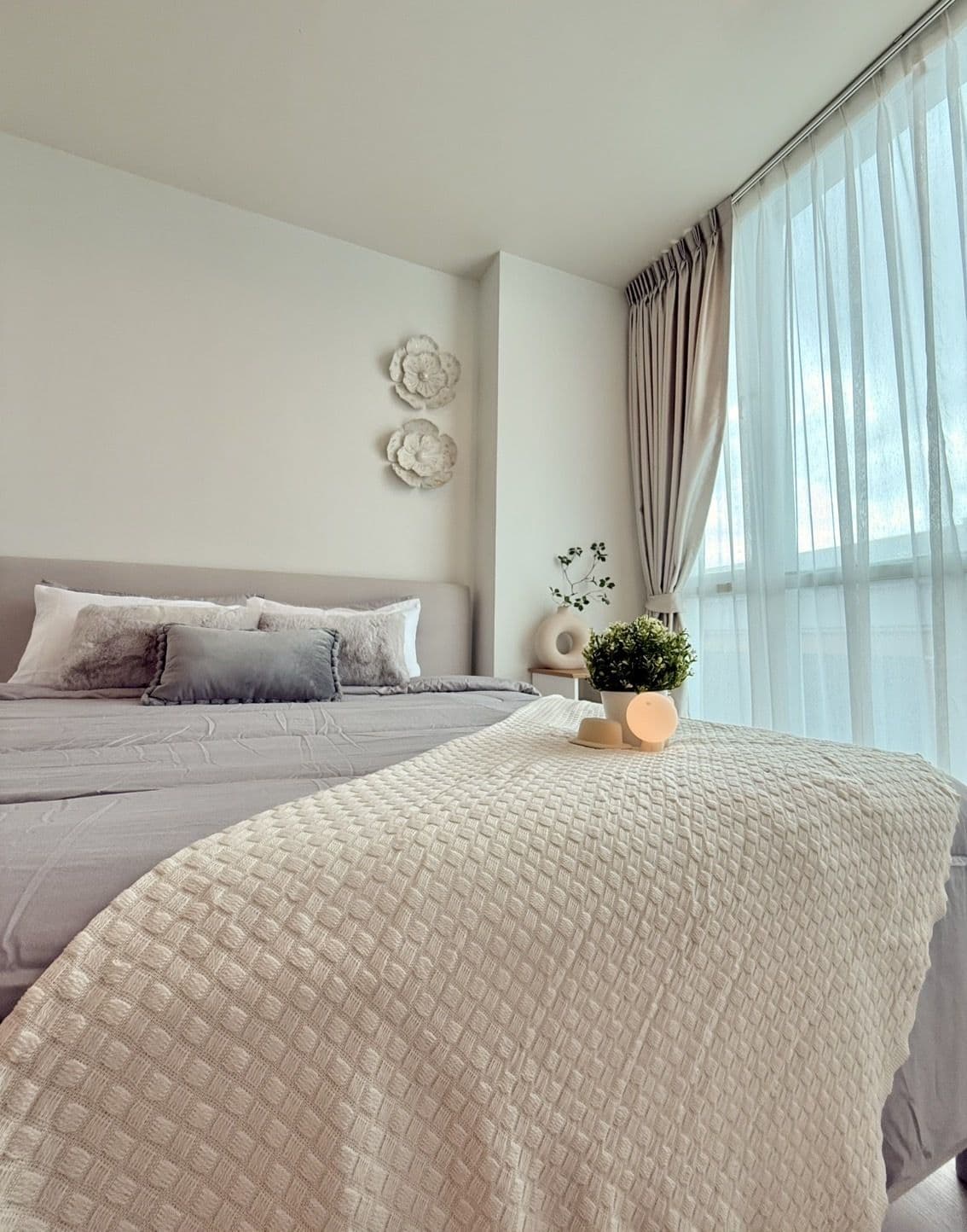 Fully Renovated Condo The Base Downtown | Walk to Central U5379083