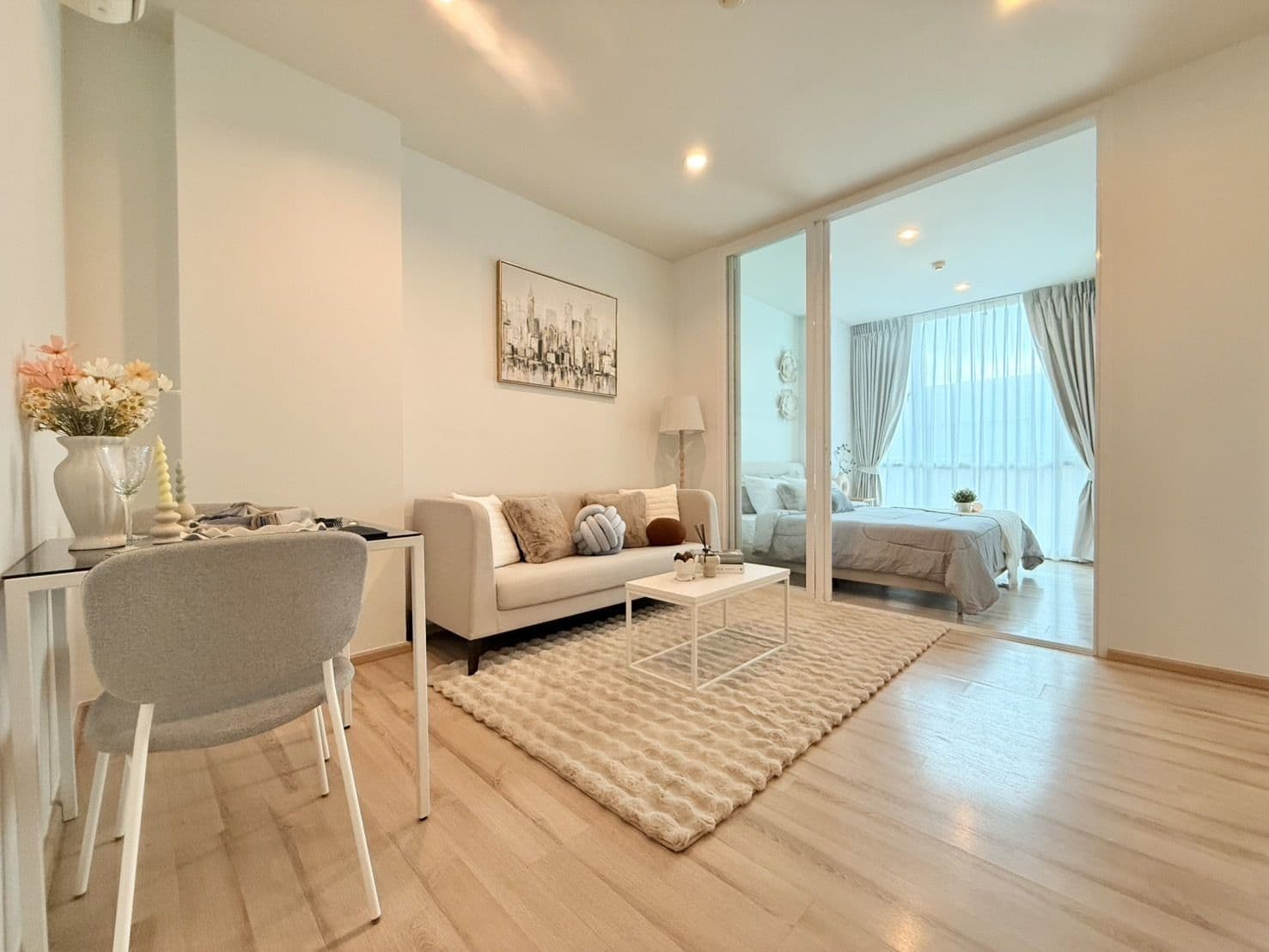Fully Renovated Condo The Base Downtown | Walk to Central U5379083 - image 3